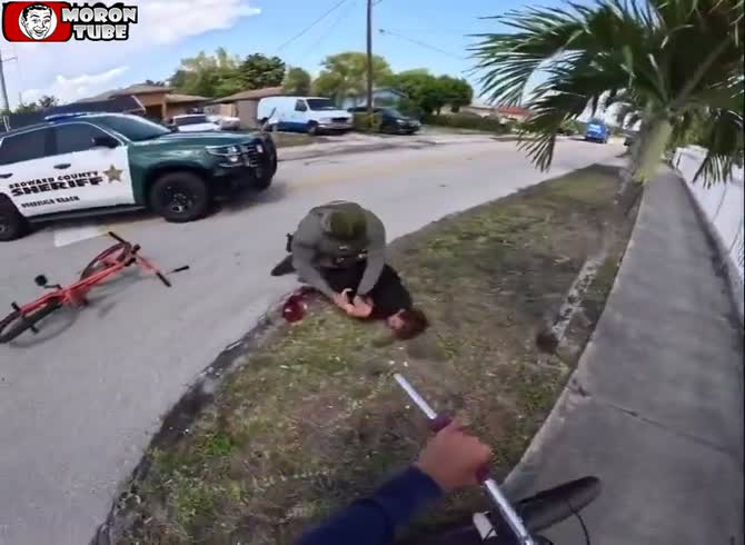 Video :A teenage rider was impressively arrested by a special police officer